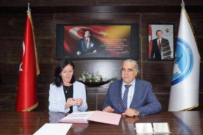 Gi̇btü- Zielona Gra Üniversitesi Arasında Protokol İmzalandı