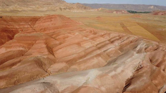 Fotoğraf Çekmek İsteyenlerin Uğrak Adresi: Gökkuşağı Tepeleri
