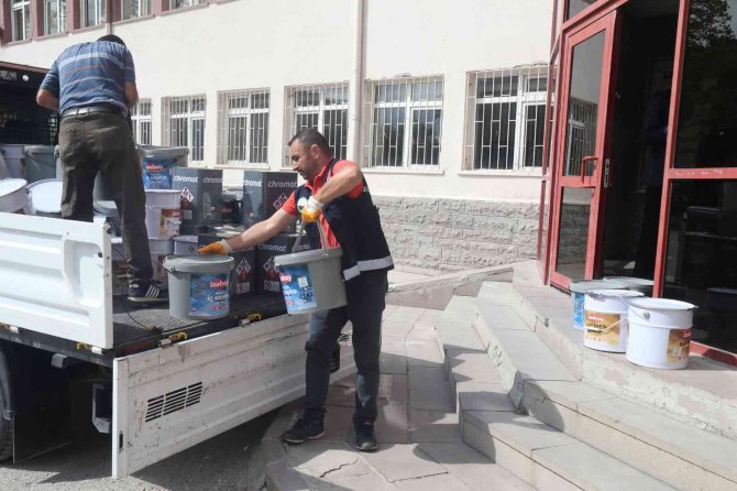 Gölbaşı Belediyesinden Okullara Boya Desteği