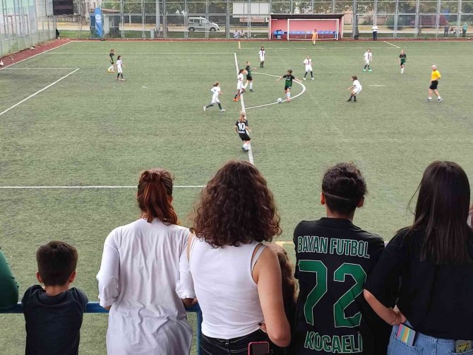 U-13 Kız Futbol Turnuvası’nın Kocaeli Kadın Futbol’u Şampiyon Oldu