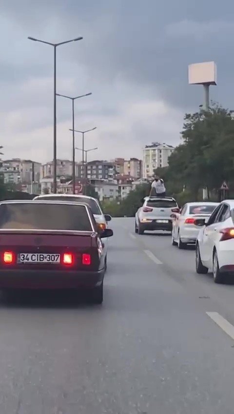 Kartal’da Düğün Konvoyu Yapıp Trafiği Birbirine Kattılar