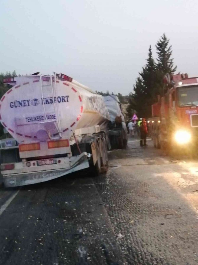 Yan Yatan Tanker Trafiği Kilitledi, Kilometrelerce Araç Kuyruğu Oluştu