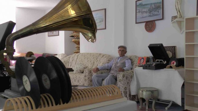 60 Yıldır Biriktirdiği Antika Eşyaları Devlete Bağışlamak İstiyor