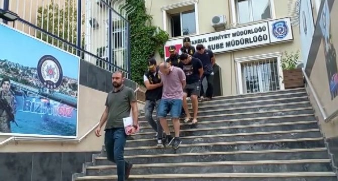 Kadıköy’de 1 Milyon Tl’lik Altın Çalan Şüpheliler Kıskıvrak Yakalandı
