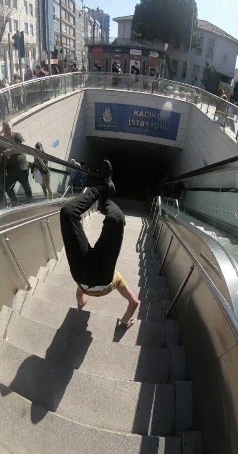 Kadıköy’de Akrobatik Metro Yolculuğu