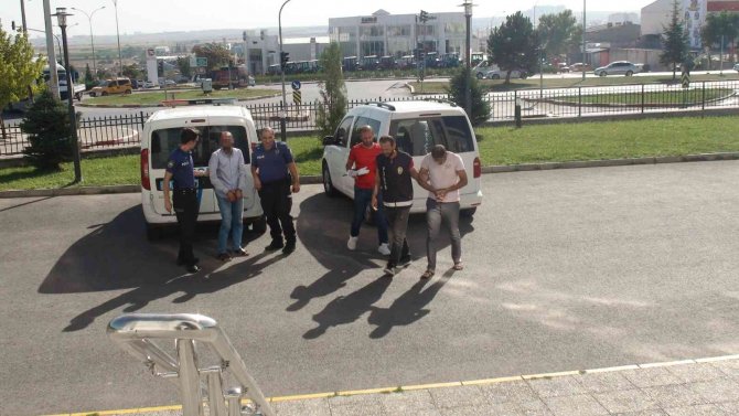 Yaşlı Adamın Altın Ve Parasını Dolandıran Şüpheli: “Yakışıklı Çıkart Ha”