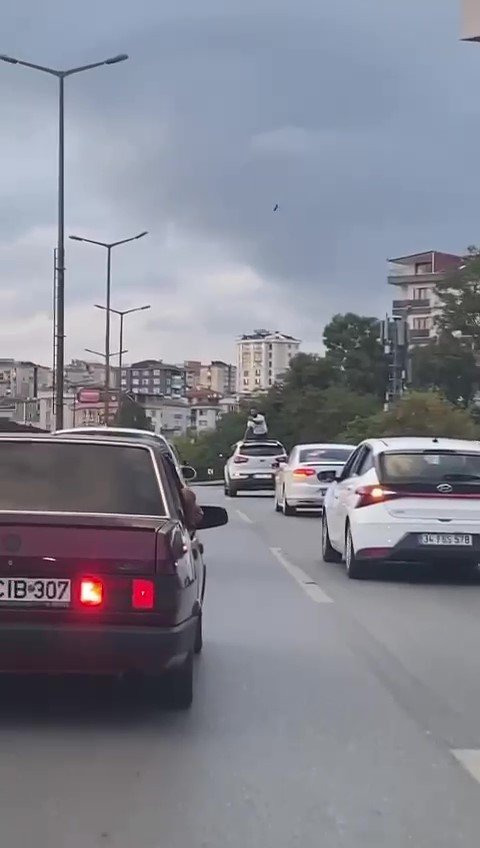 Kartal’da Düğün Konvoyu Yapıp Trafiği Birbirine Kattılar