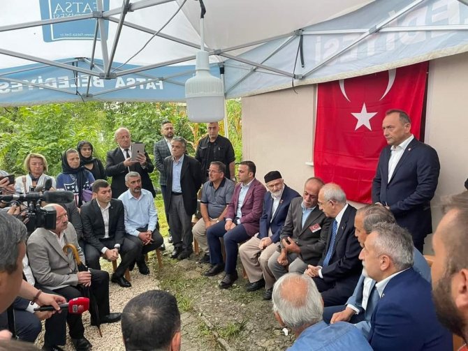 Kılıçdaroğlu Şehit Ailesini Ziyaret Etti