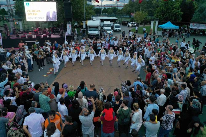 Rafet El Roman Helva Şenliğinde Rumeli Türklerine Unutulmaz Bir Gece Yaşattı