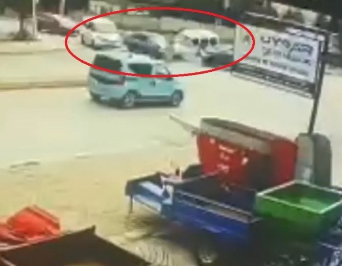 4 Aracın Karıştığı Zincirleme Kazada Şans Eseri Yaralanan Olmadı
