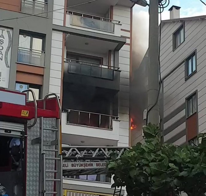 Kombi Patladı, Daire Alevlere Teslim Oldu