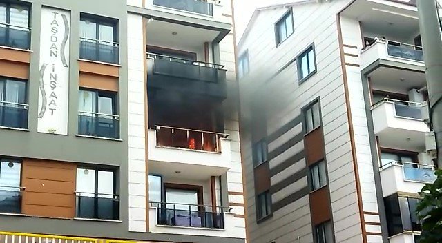 Kombi Patladı, Daire Alevlere Teslim Oldu