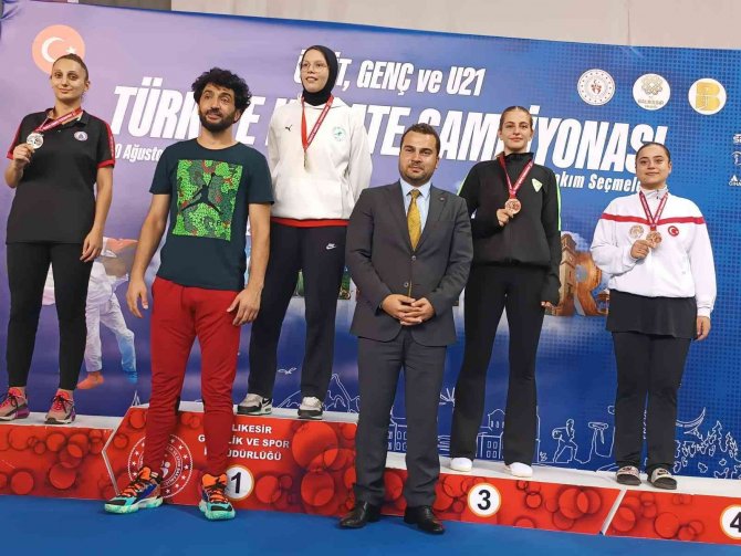 Manisa Bbsk’lı Karateciler Başarısını Perçinledi