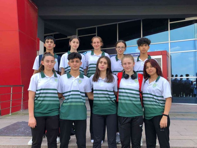 Manisa Bbsk’lı Karateciler Başarısını Perçinledi