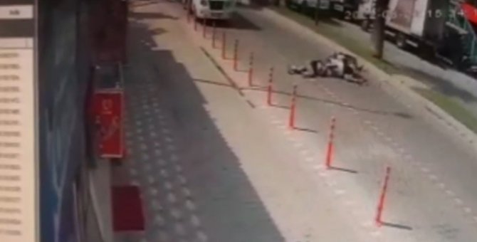 Edremit’te Motosiklet, Aniden Açılan Aracın Kapısına Çarptı