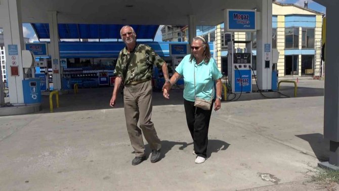 Paraları Türkiye’de Geçmedi, Polisten Yardım İstediler