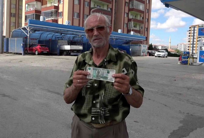 Paraları Türkiye’de Geçmedi, Polisten Yardım İstediler