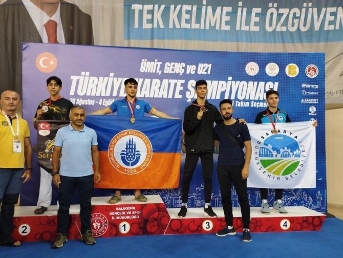 Sakarya Büyükşehir Karate Sporcuları Gururlandırdı