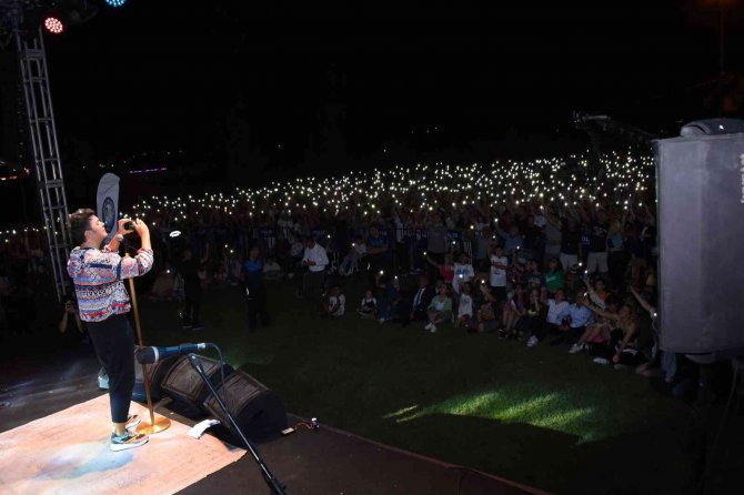 Salihli’de Kurtuluş Coşkusu Zakkum Konseriyle Devam Etti