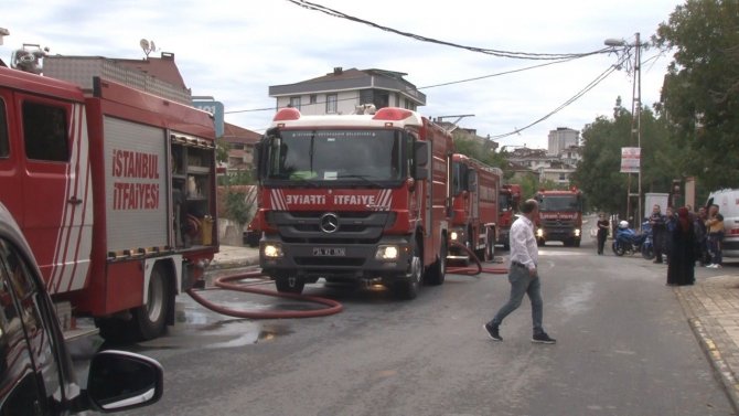 Sancaktepe’de Çatı Yangını