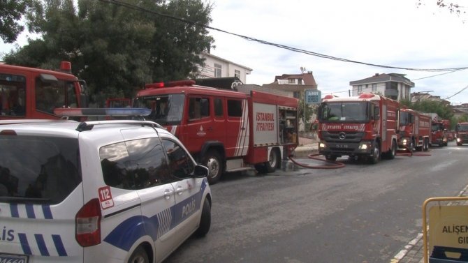 Sancaktepe’de Çatı Yangını