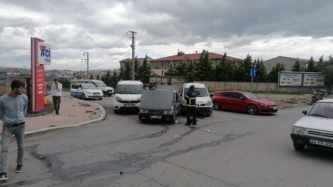 4 Aracın Karıştığı Zincirleme Kazada Şans Eseri Yaralanan Olmadı