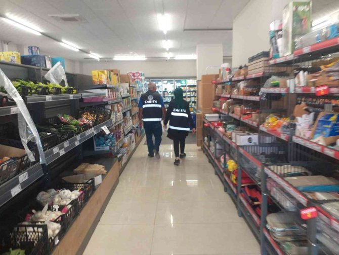 Siirt’te Zabıta Ekiplerinden Market Denetimi