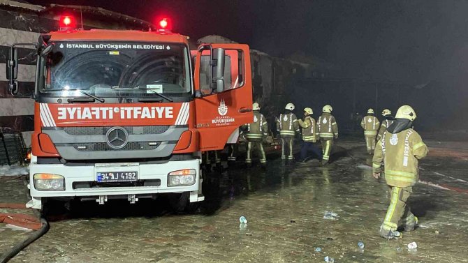 Silivri’de Elektronik Eşya Fabrikasındaki Korkutan Yangın