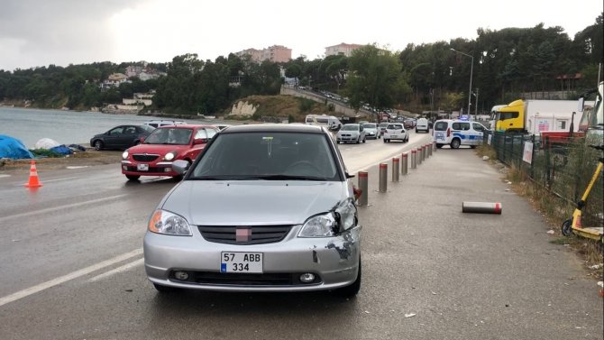 İ̇ki Otomobil Çarpıştı, Yoldan Geçen Genç Kız Yaralandı
