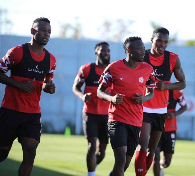 Sivasspor’un Yeni Transferi Ahmed Musa İlk İdmanına Çıktı