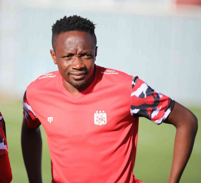 Sivasspor’un Yeni Transferi Ahmed Musa İlk İdmanına Çıktı