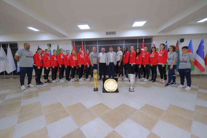 Süper Kupa’nın Şampiyonlarından Başkan Vidinlioğlu’na Ziyaret