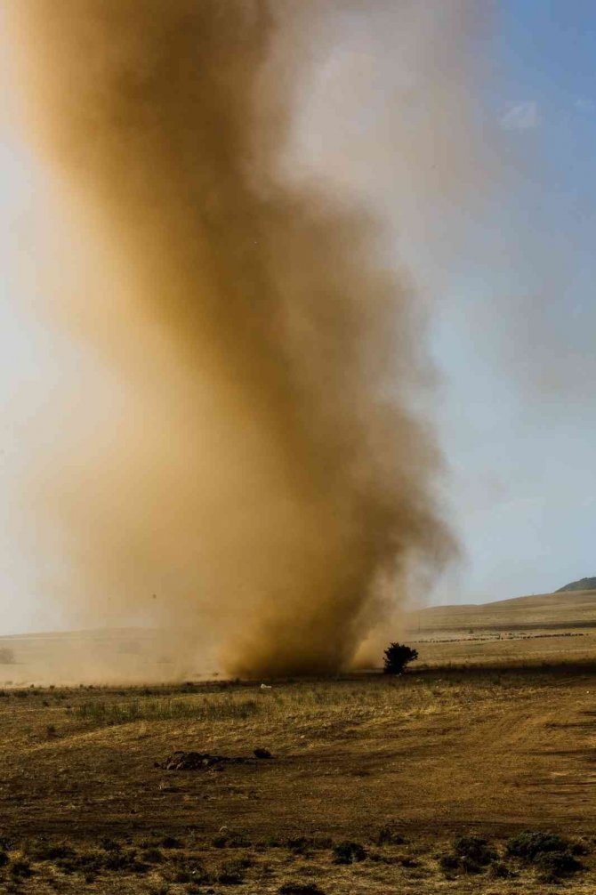 Tatvan’da Çıkan Hortum Paniğe Neden Oldu
