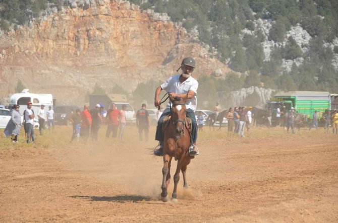 Antalya’da Rahvan Atlar Nefes Kesti
