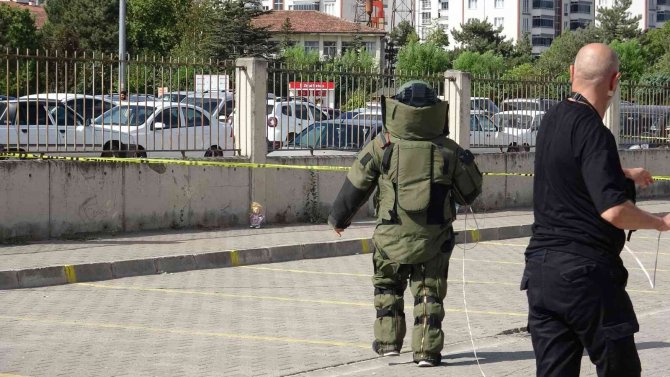 Oyuncak Bebek Polis Ekiplerini Alarma Geçirdi