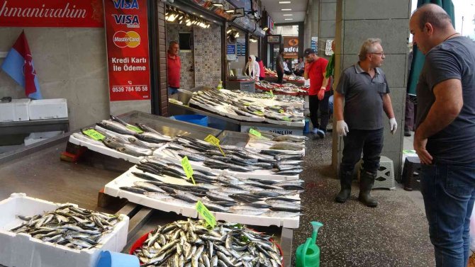 Tezgâhlar Yavaş Yavaş Şenlenmeye Başladı