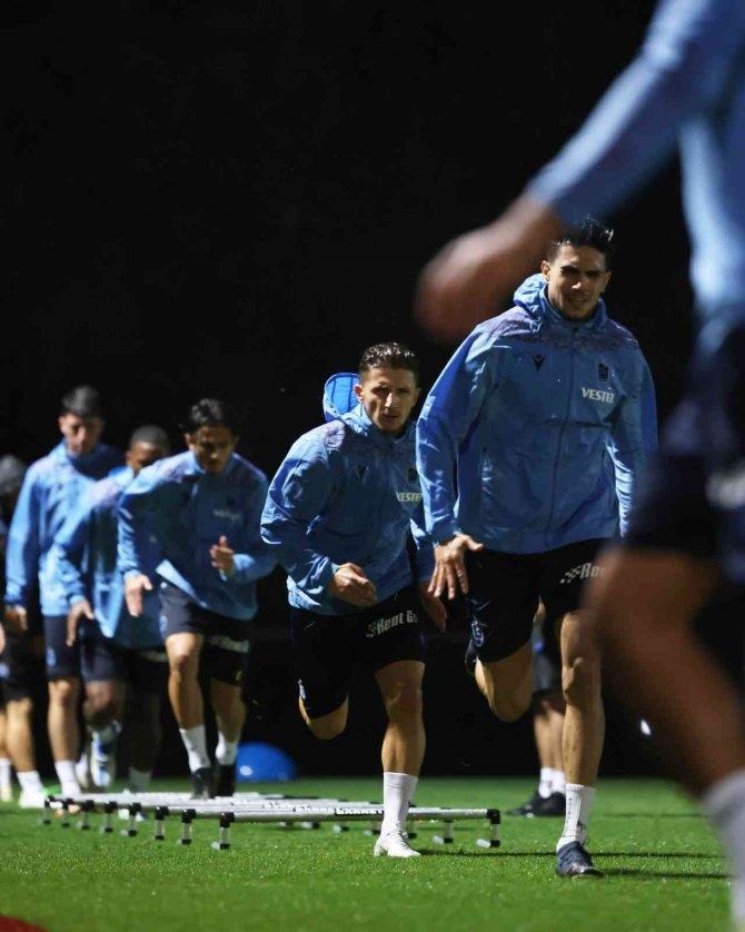 Trabzonspor Yağmur Altında Çalıştı