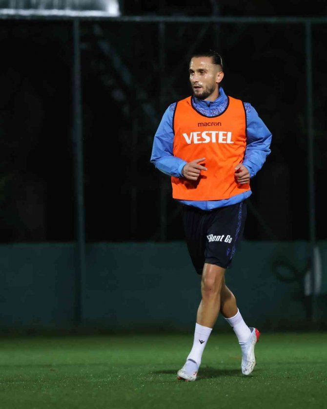 Trabzonspor Yağmur Altında Çalıştı