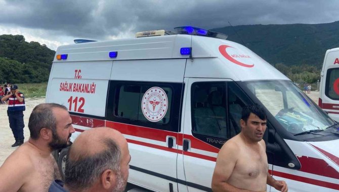 Erdek’te Denize Giren Genç Hayatını Kaybetti