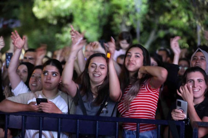 Yenimahalle’de 90’lar Festivali Start Aldı