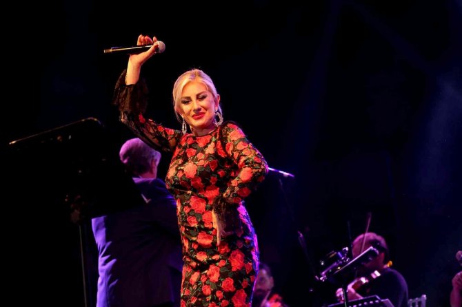 Altın Biber Festivali’ne Muazzez Ersoy Damga Vurdu