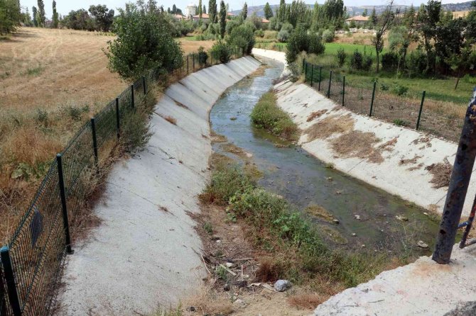 Özükavak Beldesinde Dere Islah Çalışması Tamamlandı