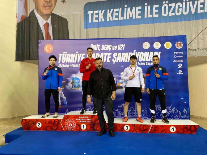 Ümit Genç Ve U21 Türkiye Karate Şampiyonası’nda Bursa Büyükşehir Belediyesporlu Karatecilerden 5 Madalya