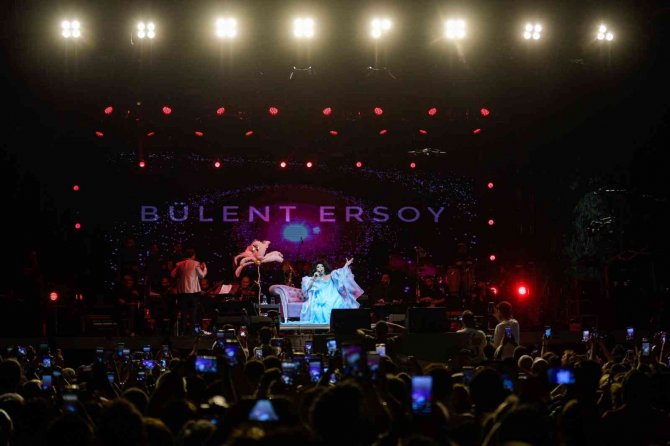 İ̇ef Çim Konserleri’nde “Diva”yı Ağırladı