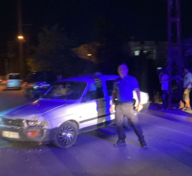 İ̇ki Otomobil Çarpıştı: 1 Yaralı