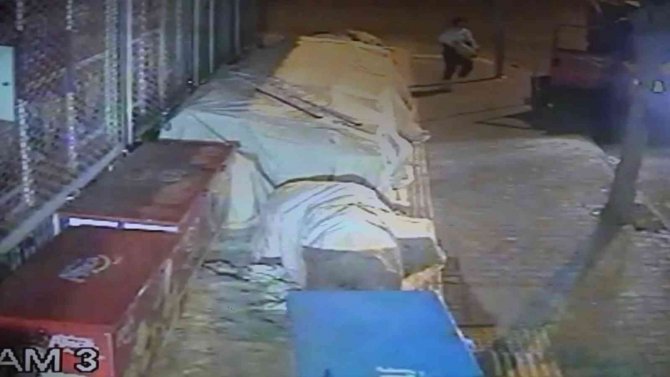 Kamyonla Gelip Bir Torba Patates Çaldı