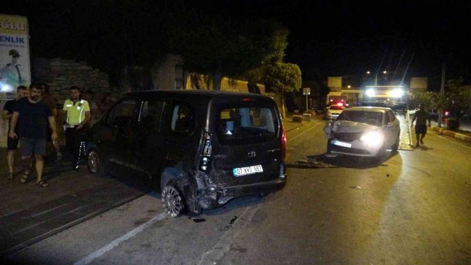 Alkollü Sürücü Otomobiliyle Park Halindeki Araca Çarptı