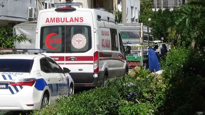 Yaşlı Kadın Kamyonetin Altında Can Verdi