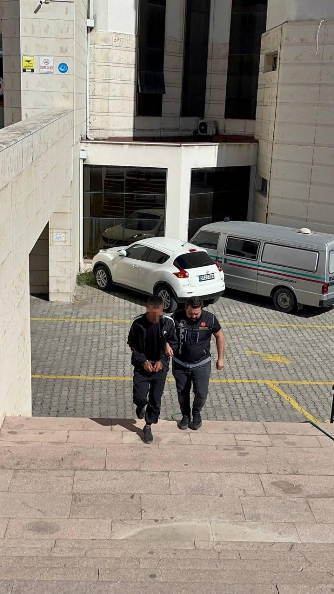 Edremit’te Yaklaşık Bir Kilo Esrar Ele Geçirildi