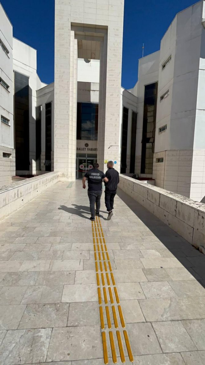 Edremit’te Yaklaşık Bir Kilo Esrar Ele Geçirildi
